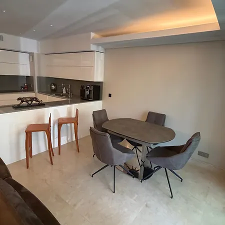 Luxury 2 Bedroom Апартаменти *