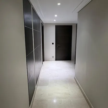 Luxury 2 Bedroom Апартаменти *