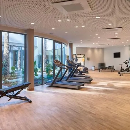 Luxury 2 Bedroom *